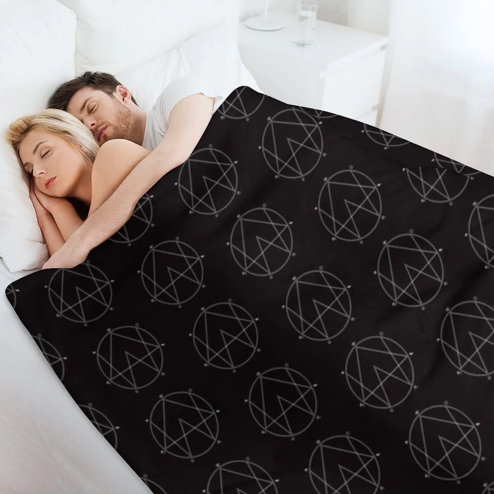 Alison Wonderland Logo Throw B - đánh giá và giá Home Office Logo